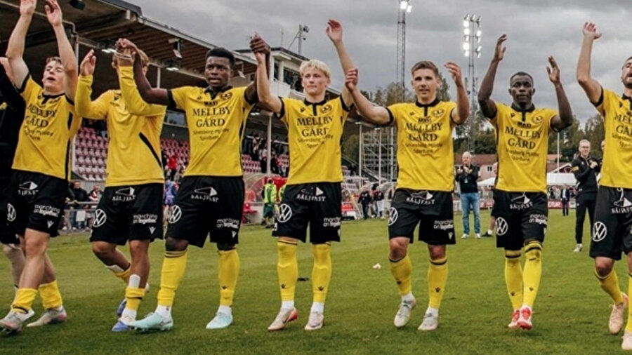 800 kişilik köy takımı Mjallby tarih yazdı: Şampiyonlar Ligi’ne gidiyor