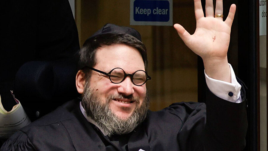 38 yaşındaki Nicholas Rossi, hakkında açılan davalardan kaçmak için kendi ölümünü taklit ederek yurt dışına kaçtı.