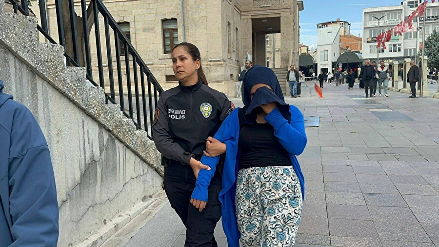 Kuyumcuda sahte bilezik oyunu polis alarmıyla bozuldu