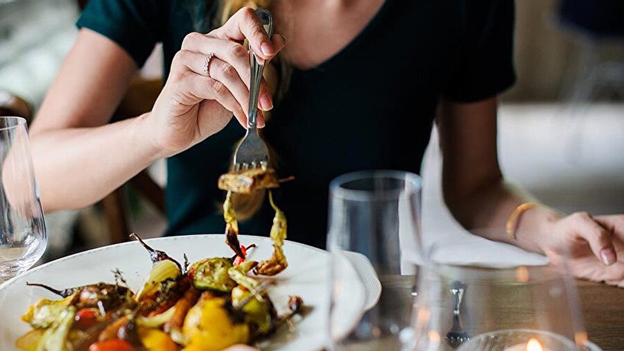 Yemek yiyerek kilo verilir mi? Uzman isimden çarpıcı açıklama: Bir kurabiyeyle başlayan...