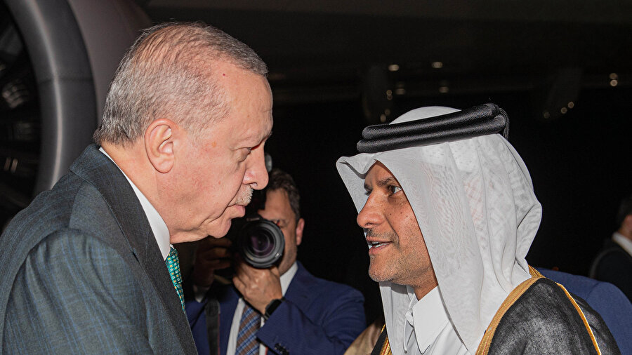 Cumhurbaşkanı Erdoğan Katar'da: Resmi törenle karşılandı