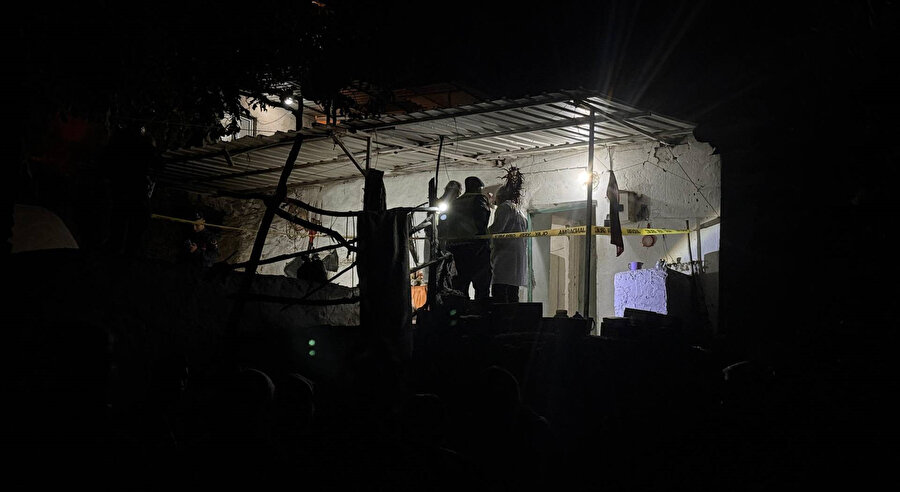 Oğlunu öldürdü, eşini yaraladı