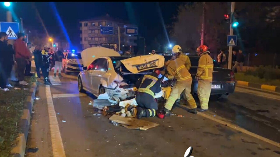 Bartın'da kırmızı ışıkta bekleyen araca çarptı, olay yerinden koşarak uzaklaştı