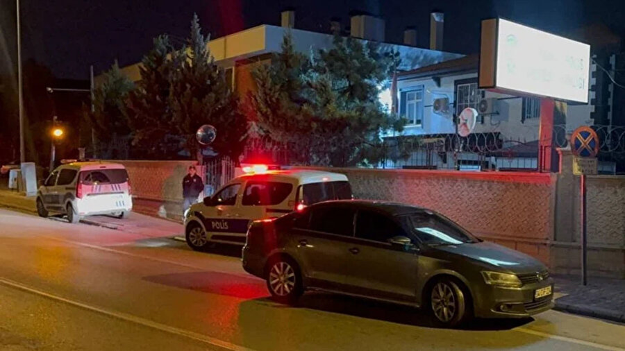 Gözaltındaki 18 yaşındaki çocuğu bıçaklayıp öldürdüler