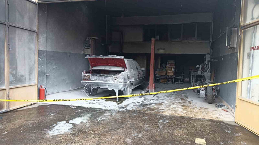 Kastamonu'da oto tamirhanesinde dehşet anları: Yanmaktan böyle kurtuldular