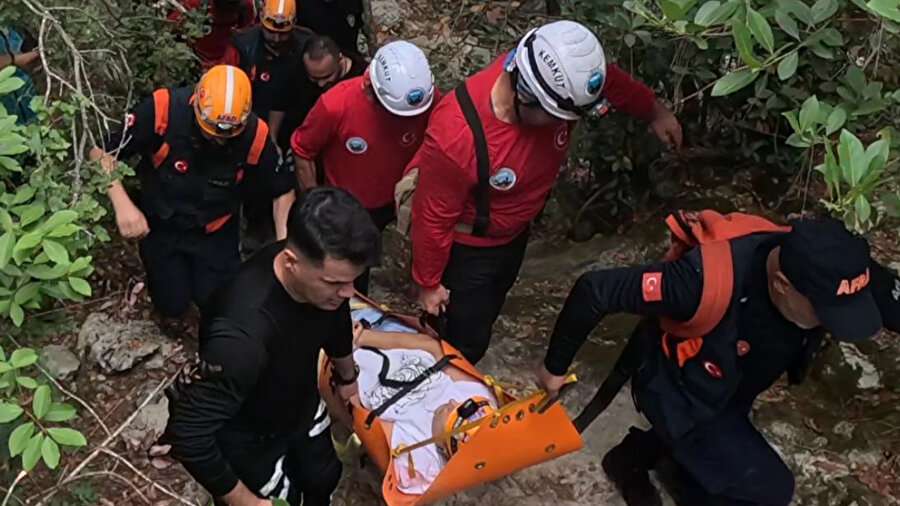 ​Antalya Kemer’de ormanda mahsur kalan Polonyalı turist kurtarıldı
