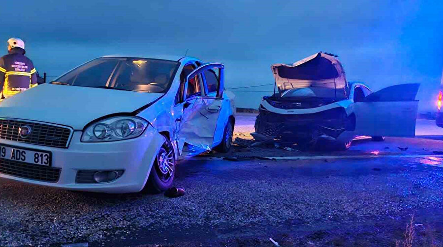 Çorum’da iki otomobil çarpıştı: Üç yaralı