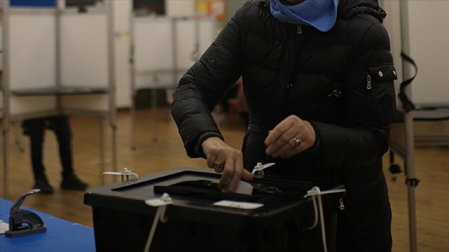 İrlanda'da halk sandık başında