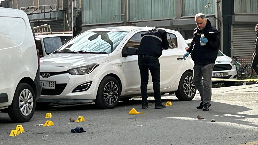 15 el ateş ettiği kadını sokak ortasında öldürdü