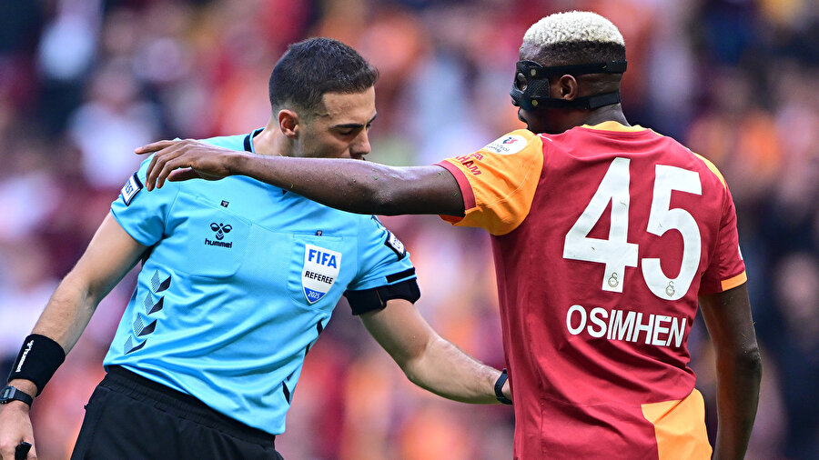 Eski hakem Mark Clattenburg'tan flaş açıklama: Victor Osimhen'in pozisyonu kırmızı kart mı?