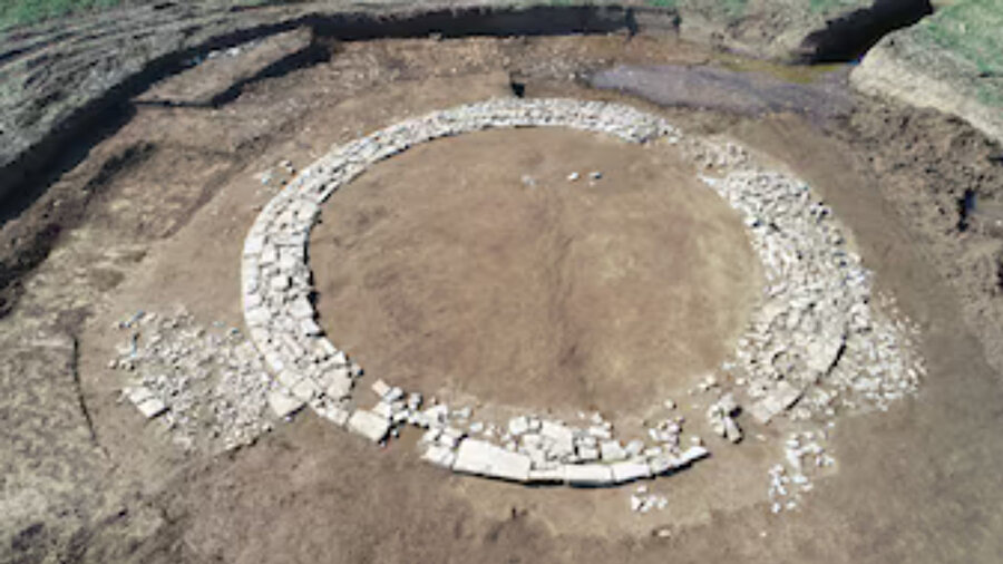 Almanya’da Roma dönemine ait 12 metre genişliğinde taş bir mezar bulundu