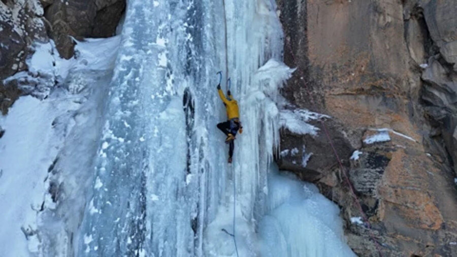 Tehlikeli tırmanışlarıyla bilinen zirve, “Himalayaların Matterhorn’u” olarak anılıyor.