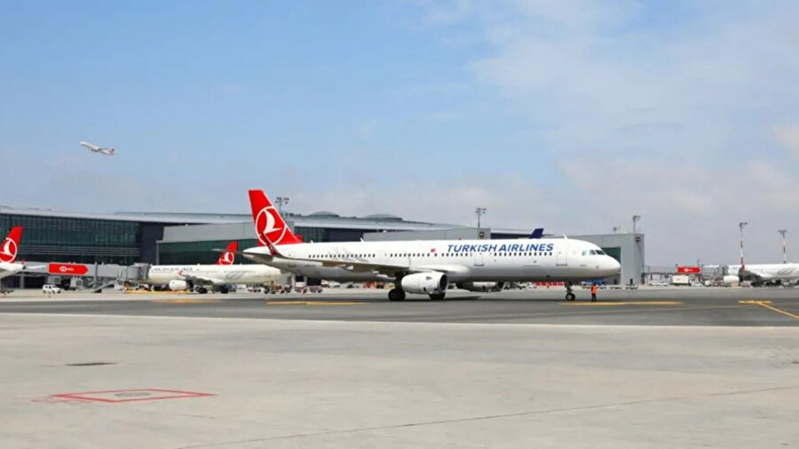 THY uçağında bomba paniği: Şüpheli yolcu polis ekipleri tarafından uçaktan indirildi