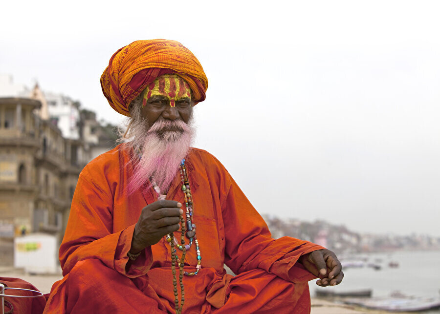 Guruların üç altın kuralından biri ‘Kirat Karō’dur. Yani mealen, dürüst kazanç ve emek gibi anlamlara denk düşer.