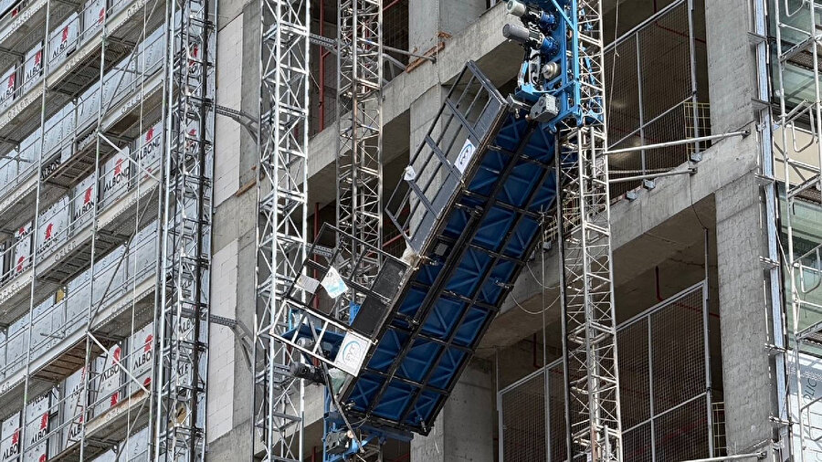 Bahçelievler'de inşaatın yük asansörü düştü