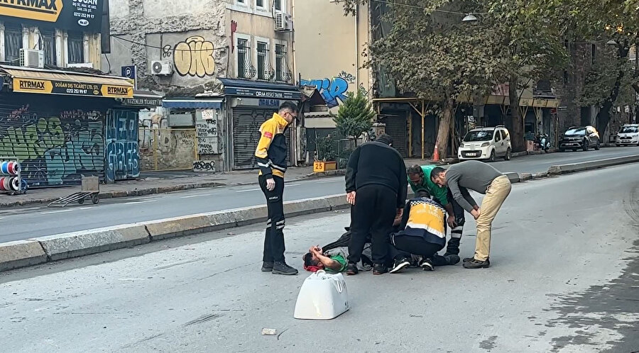 İSKİ’nin çalışması sonrası tam kapatılmayan çukura girdi, işçinin bacağı kırıldı. 