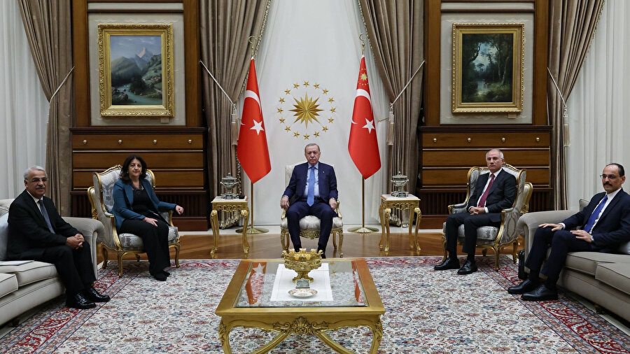 ​Cumhurbaşkanı Erdoğan, DEM Parti İmralı Heyeti'yle bir araya geldi