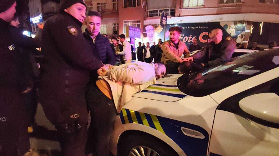 Aksaray’da polis müdürüne tekme atan alkollü sürücü ve yakınları gözaltında