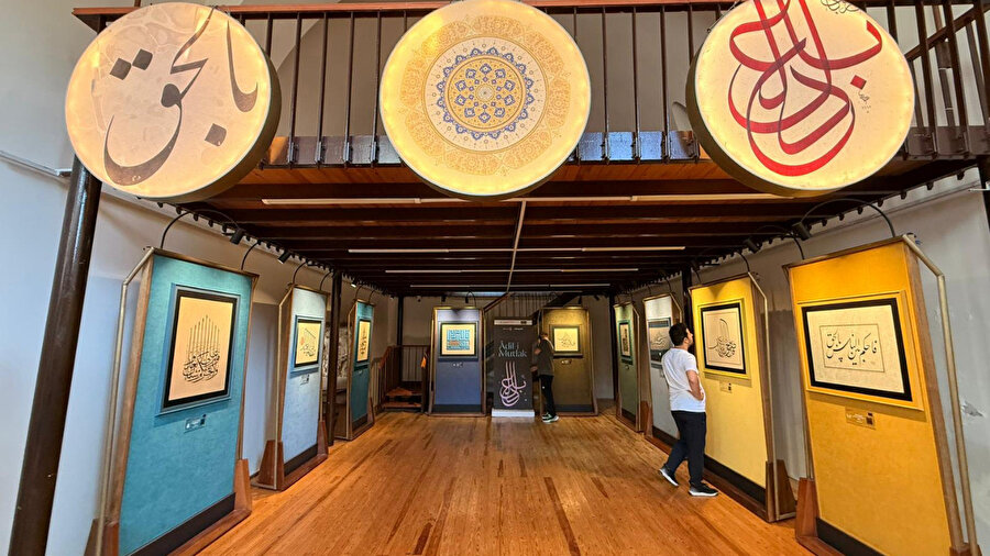 Âdil-i Mutlak Hat Eserleri Sergisi Kültür Yolu Festivalinin son durağı Antalya’da ziyarete açıldı