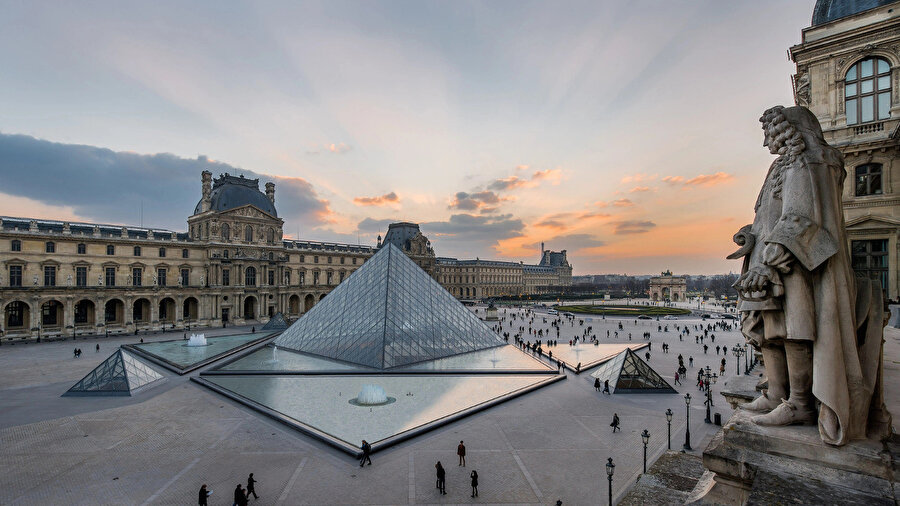  Louvre Müzesi’nde güvenlik önlemleri sıkılaştırılacak 