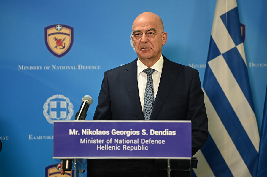 Yunanistan Savunma Bakanı Nikos Dendias
