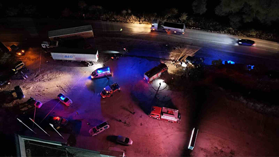 Edirne'de feci kaza: 5 aracın karıştığı kazada br kişi hayatını kaybetti iki kişi yaralandı