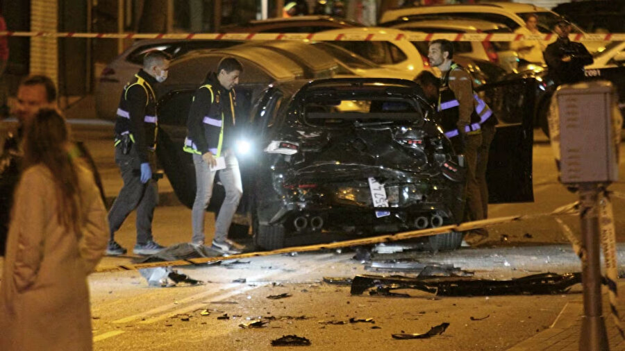 ​Madrid’de, ünlü suçlu Juan “Niño Juan” Gordillo Plaza’nın aracı, üç lüks araç tarafından durdurularak kaçırıldı.