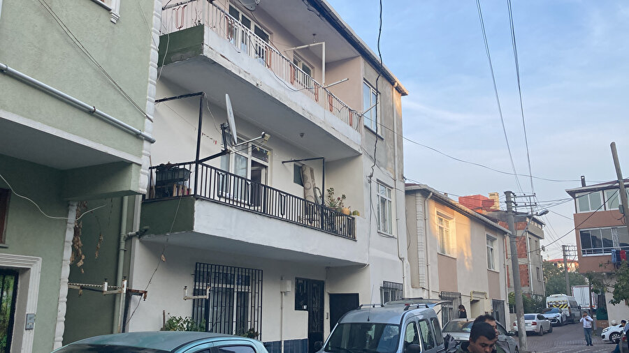 Darıca ilçesinde 2 binanın kolonları çatladı vatandaşlar evlerini tahliye etti