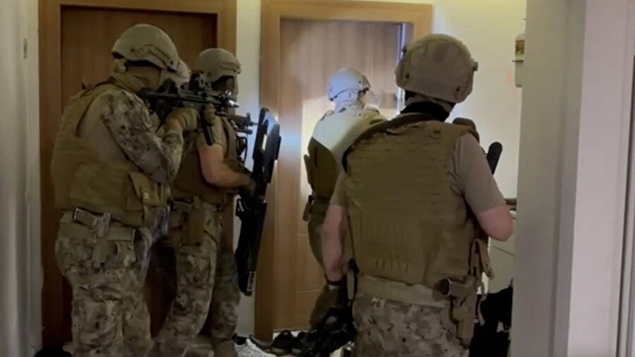 7 ilde düzenlenen operasyonlarda 64 şüpheli yakalandı.