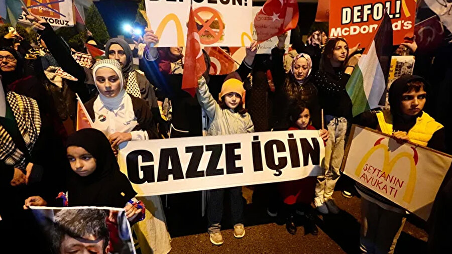 Üsküdar'da mahalle sakinlerinin McDonald's'ı protestosu devam ediyor