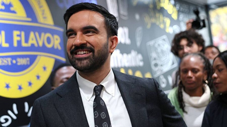 Zohran Mamdani New York’ta ilk Müslüman belediye başkanı seçildi.