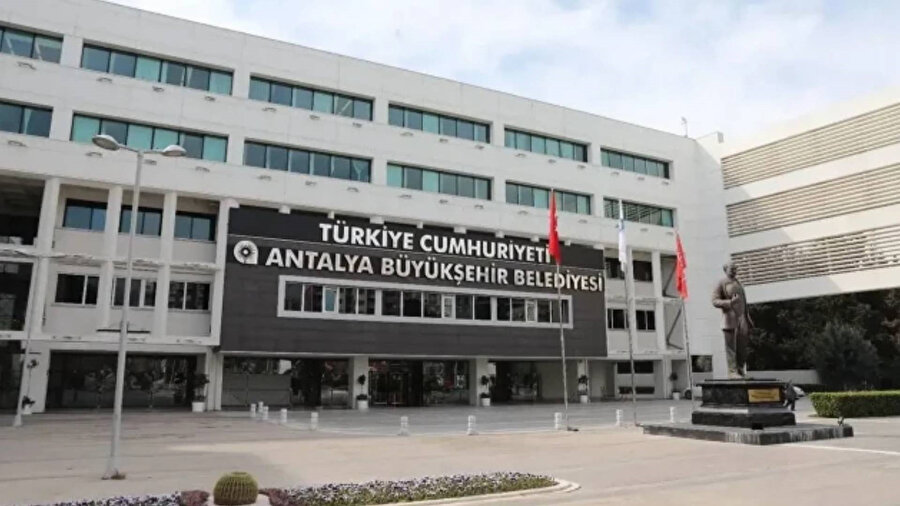 ​Antalya'da rüşvet soruşturması.