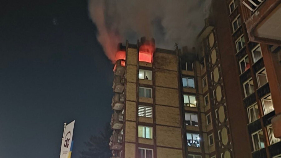 Bosna Hersek'in Tuzla şehrinde bir huzurevinde bilinmeyen bir nedenle yangın çıktı.