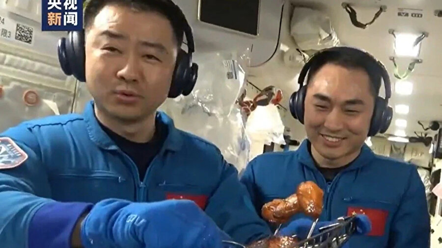 İlk kez uzayda mangal yapıldı