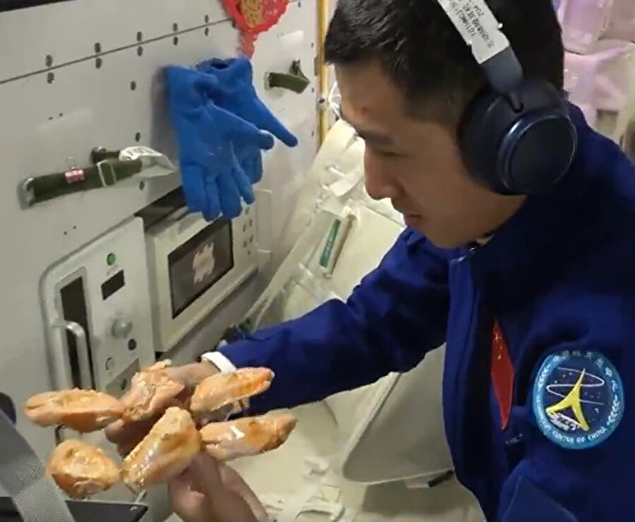 İlk kez uzayda mangal yapıldı