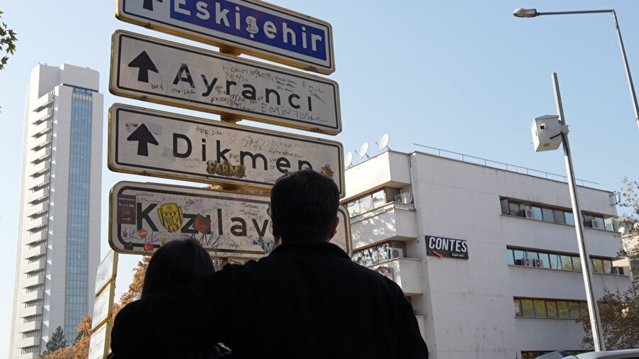 Sosyal medyanın yeni fenomeni 'Kızılay tabelası': Görmek için şehir dışından gelenler var!