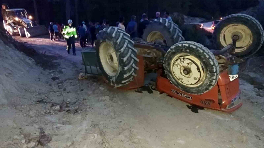 Burdur’da traktör devrildi: Bir ölü, bir yaralı