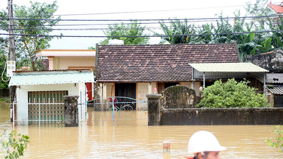 Kalmaegi Tayfunu, Vietnam'ı vurdu: 5 ölü