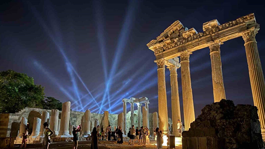 Antalya ekim ayında zirve yaptı, 10 ayda 16 milyon turisti aştı. 