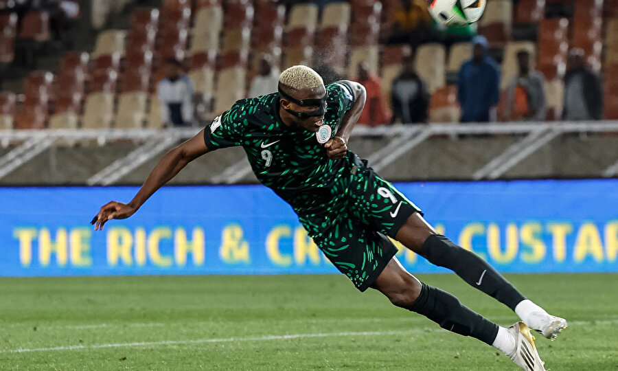 Victor Osimhen alay konusu oldu: Mücadele öncesi gergin anlar