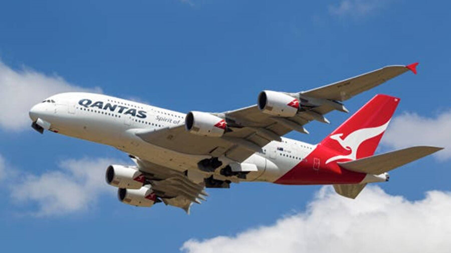 Qantas business lounge, bir yolcunun powerbank’inin alev alması sonucu tahliye edildi.