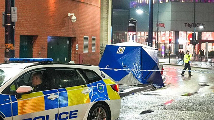 30’lu yaşlarındaki bir kadın, sokak ortasında “nedensiz” bıçaklı saldırıya uğradı. 