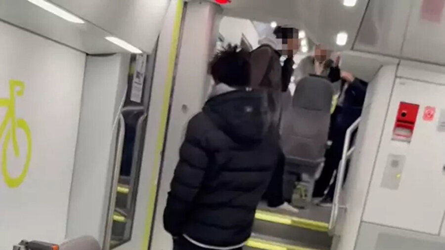 Saldırı anlarını paylaşan model, “Kimse yardım etmedi, sadece biber gazım sayesinde kurtuldum” dedi.