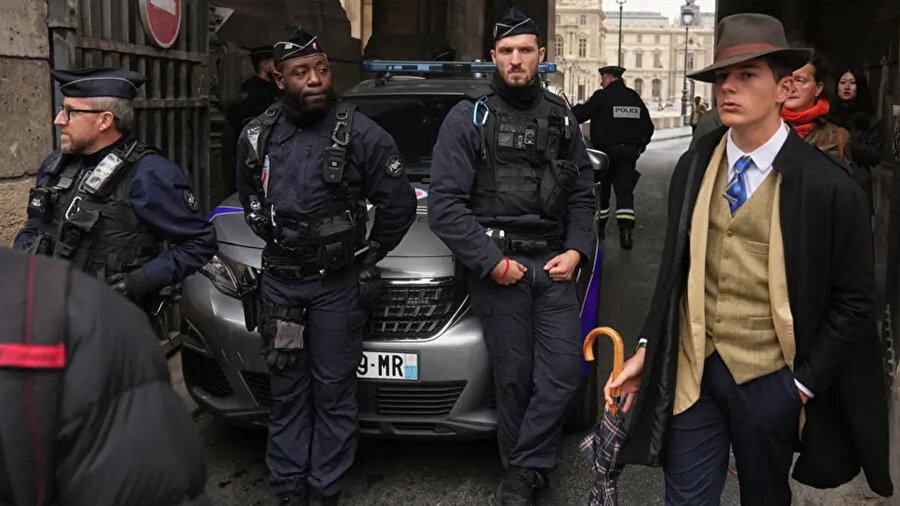 Louvre’daki gizemli “dedektif”in sırrı çözüldü: 15 yaşındaymış!