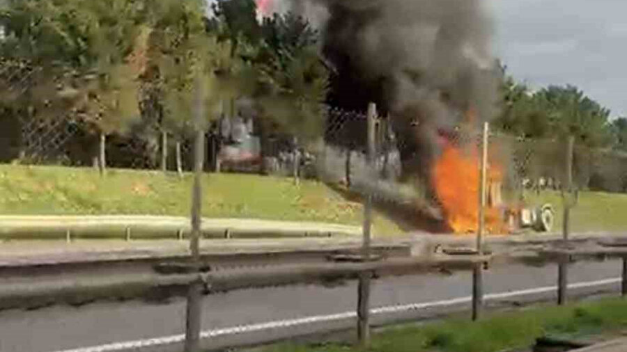 Tuzla’da seyir halindeki tır alev alev yandı
