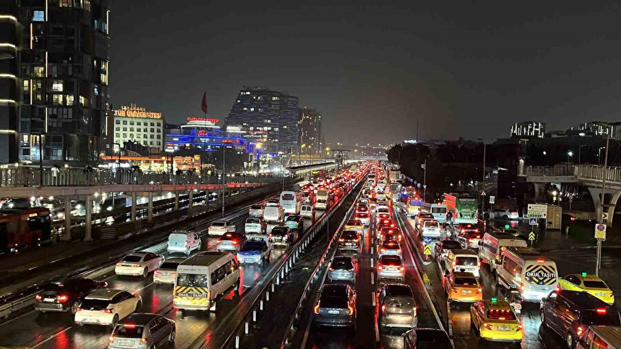 İstanbul’da trafik yoğunluğu yüzde 89’a ulaştı