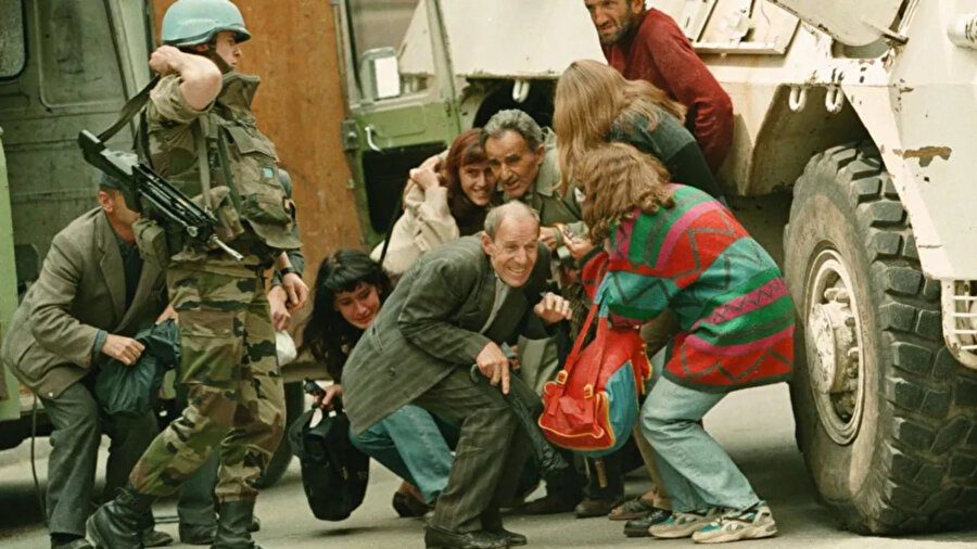 İddiaya göre, bazı İtalyan vatandaşları ve yabancılar “insan avı” niteliğindeki bu savaş turizmi kapsamında sivilleri hedef aldı.