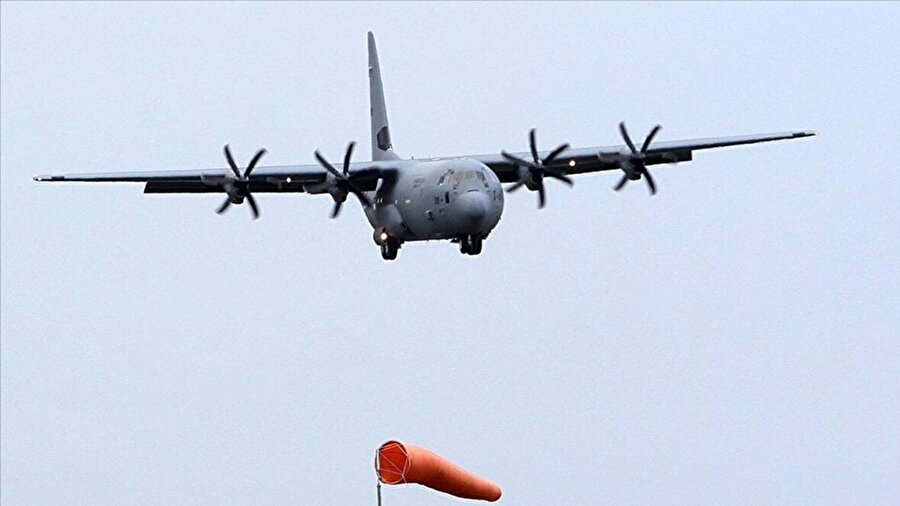 Düşen askeri kargo uçağının enkazında inceleme başladı.