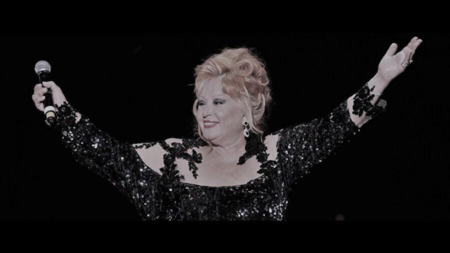 Ünlü sanatçılardan Muazzez Abacı'ya veda: Seda Sayan, Esra Erol....