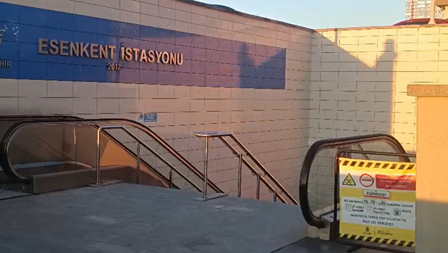 Maltepe Esenkent metro istasyonunda bir yolcu raylara atlayarak intihar girişiminde bulundu